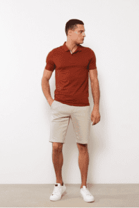 Short-sleeved polo shirts paired with chinos or shorts